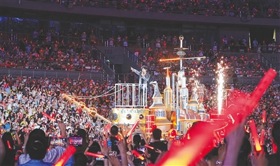 7月25日晚，陈楚生“荒芜之境”巡回演唱会三亚站开唱。 本组图片均由海南日报全媒体记者 封烁 摄