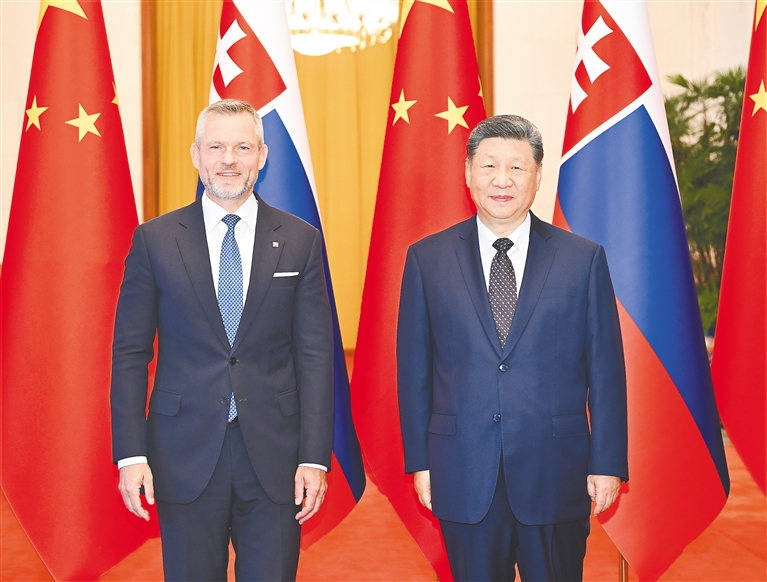 7月28日上午，国家主席习近平在北京人民大会堂同来华进行国事访问的斯洛伐克总统佩列格里尼举行会谈。 新华社记者 李响 摄